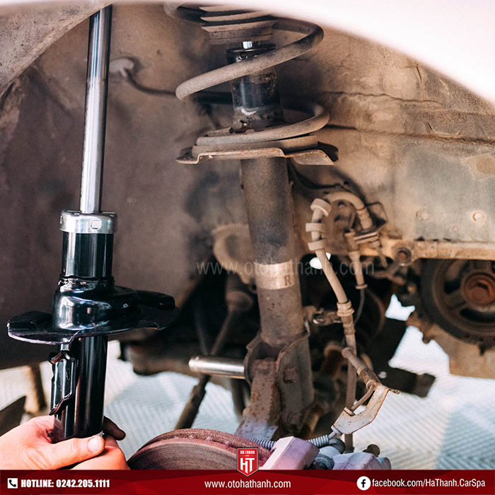 Nguyên Nhân & Cách Xử Lý Giảm Xóc Ô Tô Bị Chảy Dầu