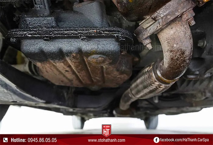 Chảy dầu phanh ô tô do rò rỉ trong hệ thống thủy lực