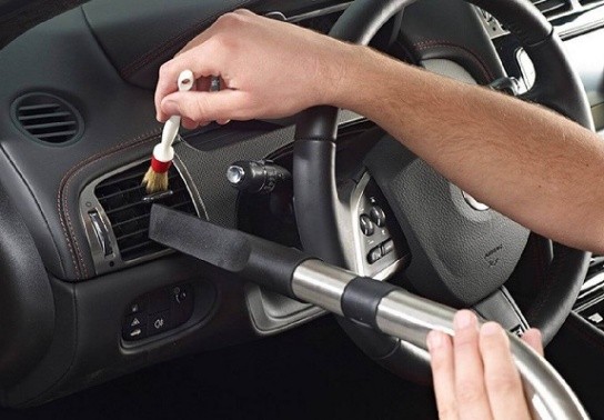 Vệ sinh cửa gió dàn lạnh ô tô