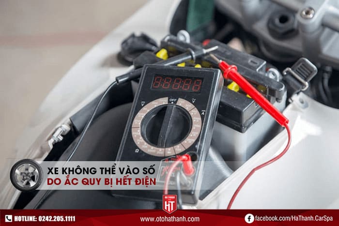 Xe ô tô không vào được số do ắc quy bị hết điện hoặc bị yếu