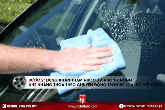 Cách tẩy nhựa cây trên ô tô bằng dung dịch xà phòng và nước nóng - Bước 2