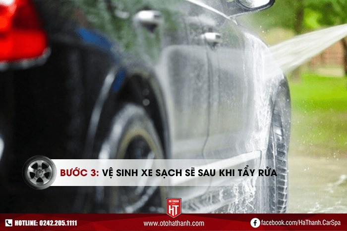 Cách tẩy nhựa cây trên ô tô bằng dung dịch xà phòng và nước nóng - Bước 3